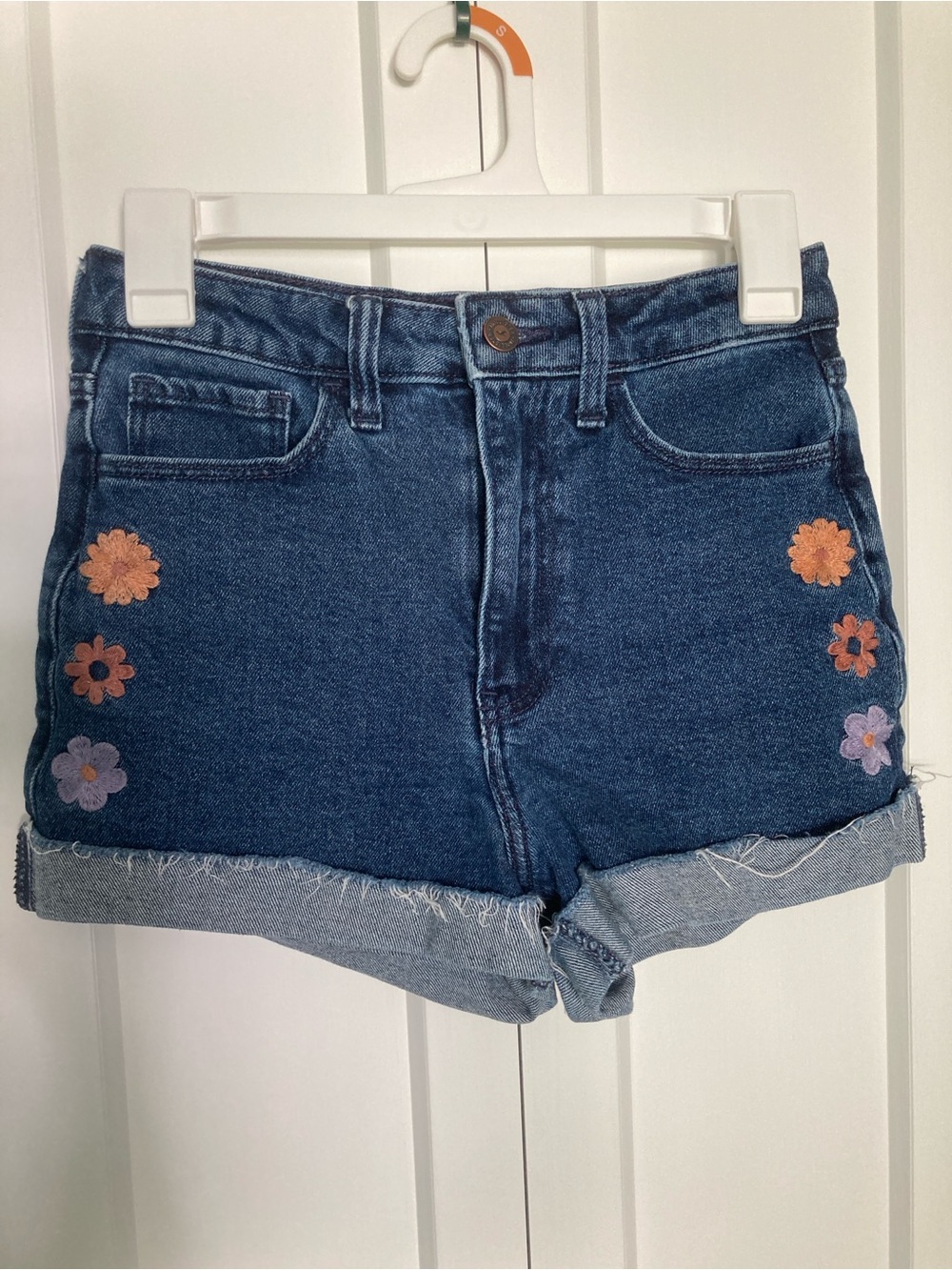 Hollister Dark Wash Denim Shorts with Floral Embroidery Size 1